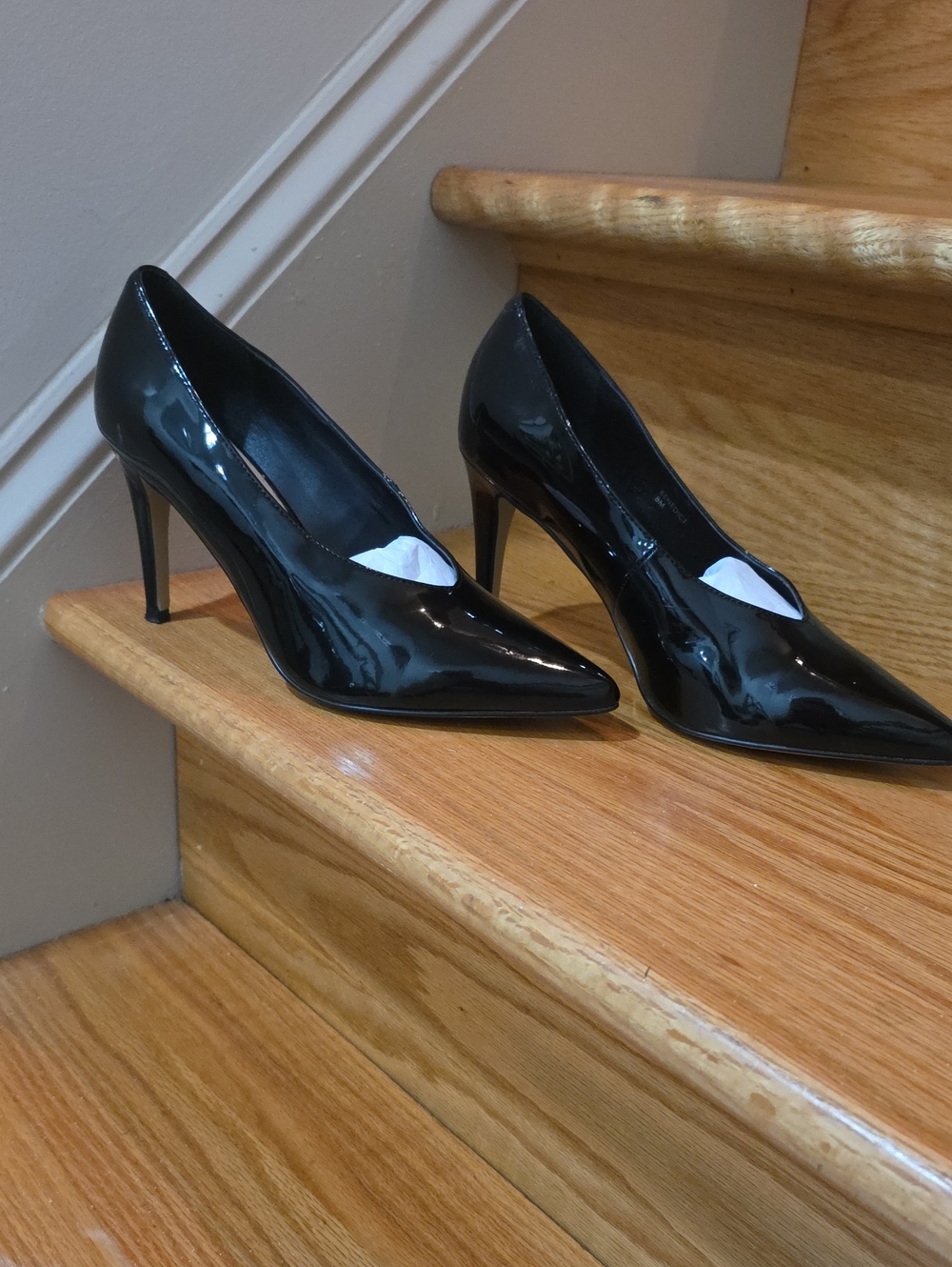 TAHARI, black patent pumps, size 8